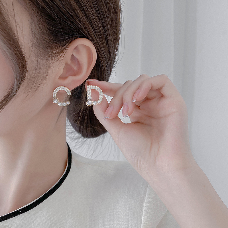 CD Pearl Stud Earrings Women&s Trendy Fashion Wome..